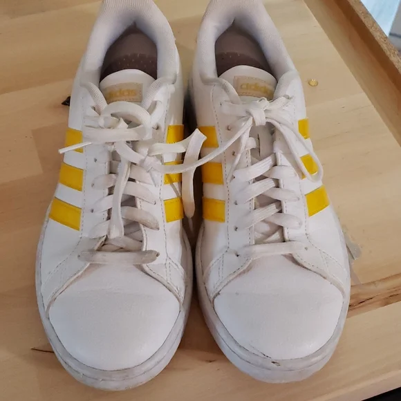 Adidas with yellow stripe